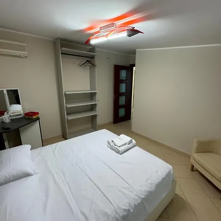 Carmela - Elegante Immersa Nel * Marigliano